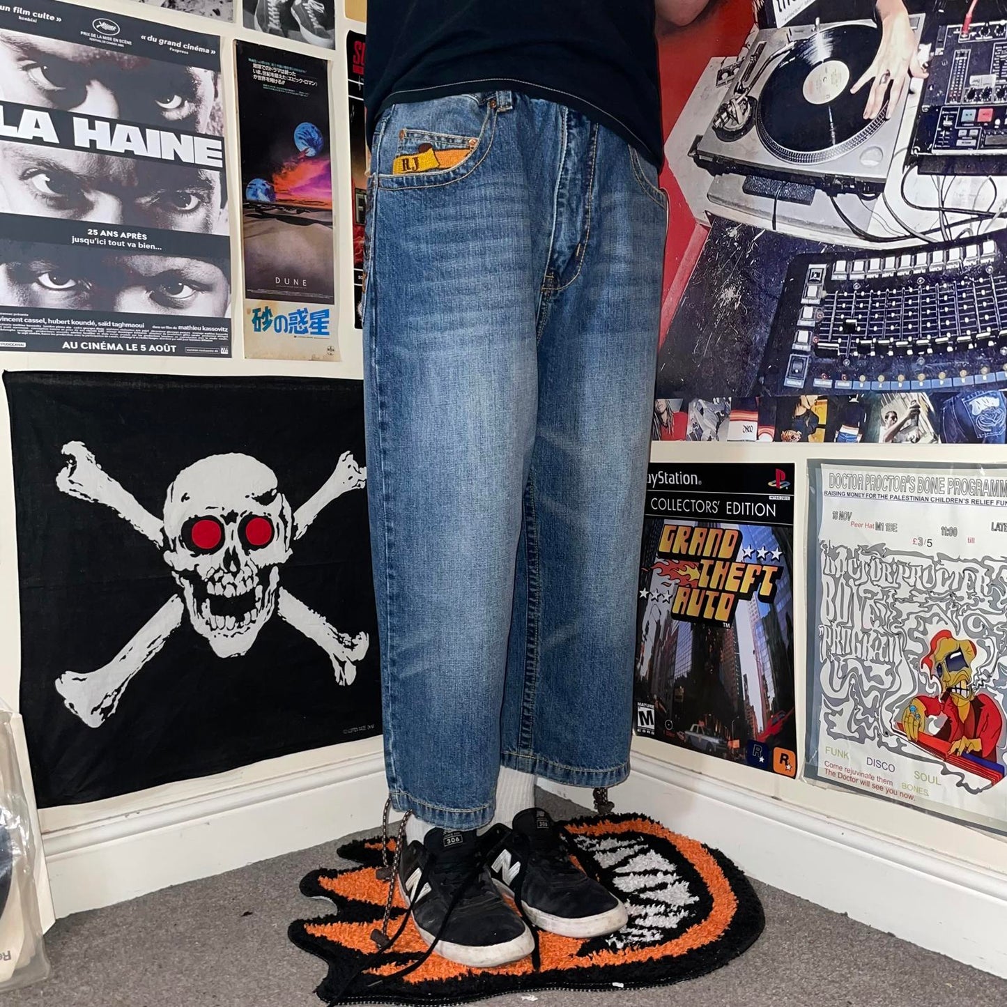 Request 00s Embroidered Wings Jorts 36x21