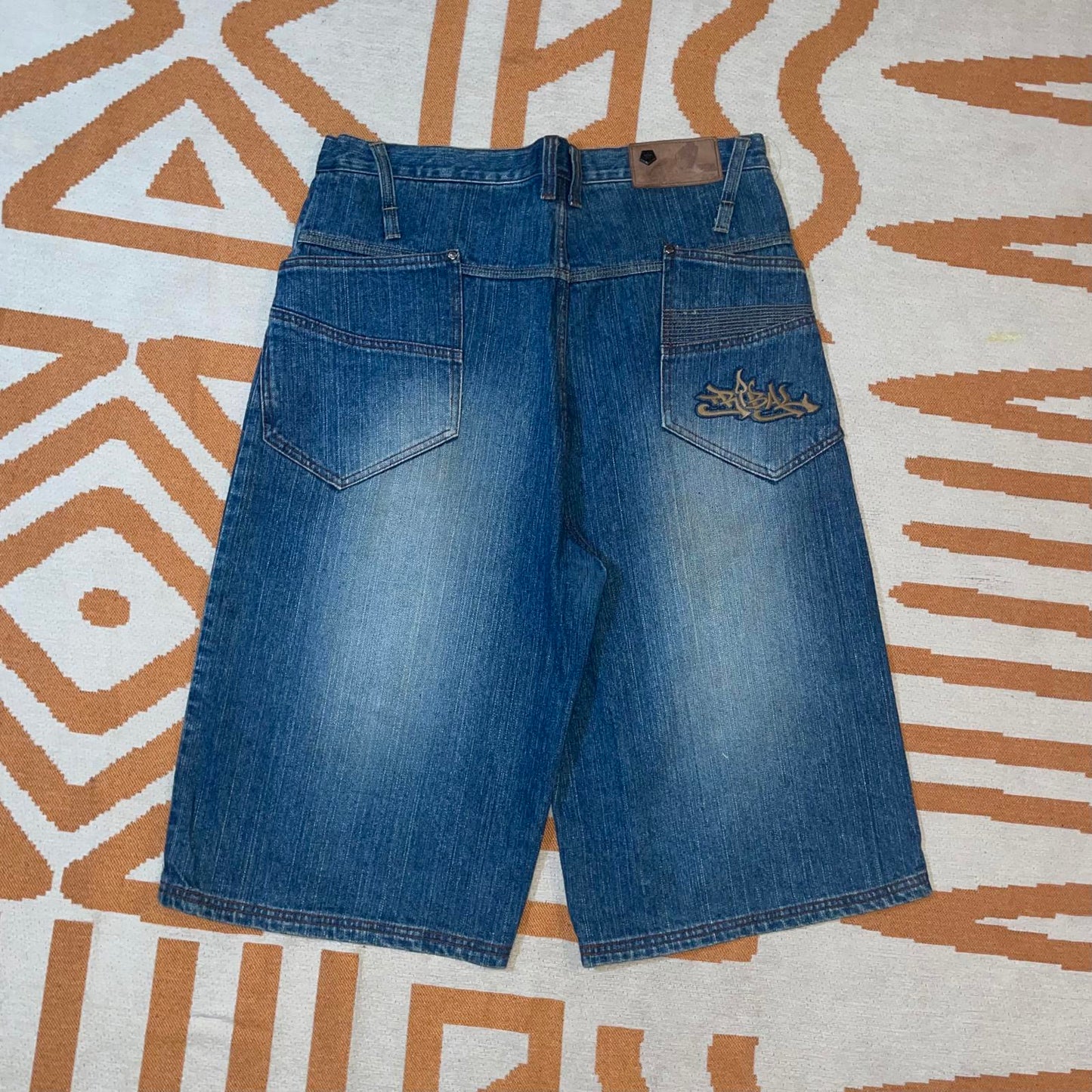 Tribal Gear 00s Embroidered Jorts 34x15