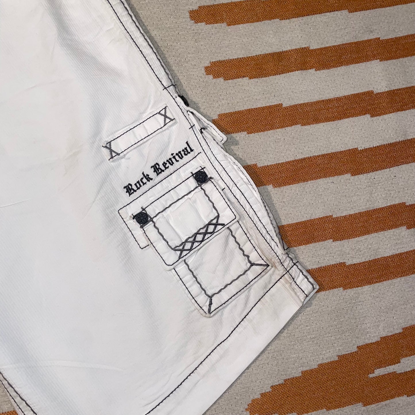 Rock Revival 00s Embroidered Cargo Shorts 38x13