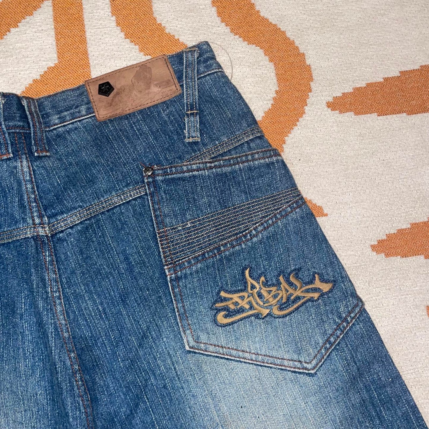 Tribal Gear 00s Embroidered Jorts 34x15