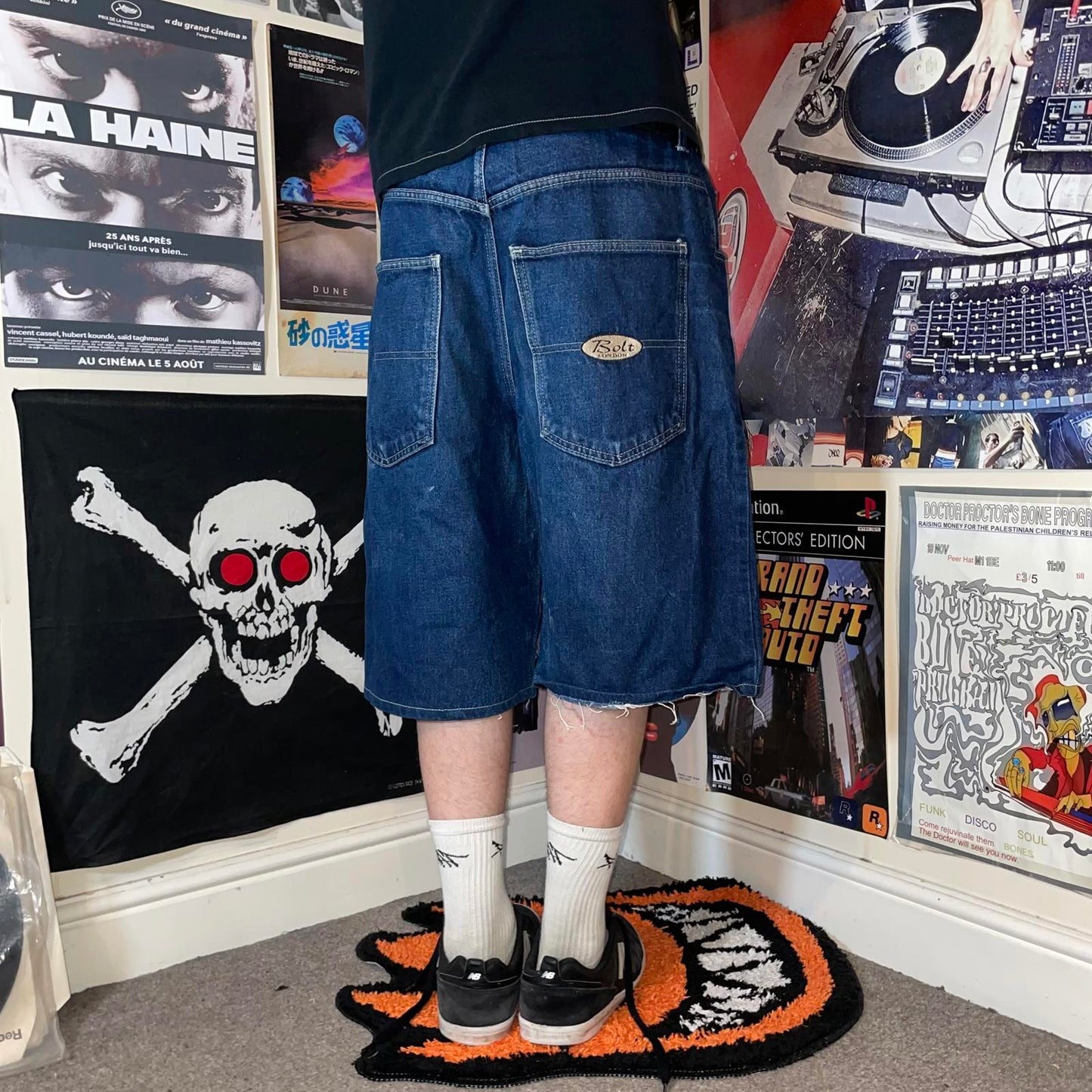 Bleu Bolt 00s Baggy Embroidered Jorts 36x12