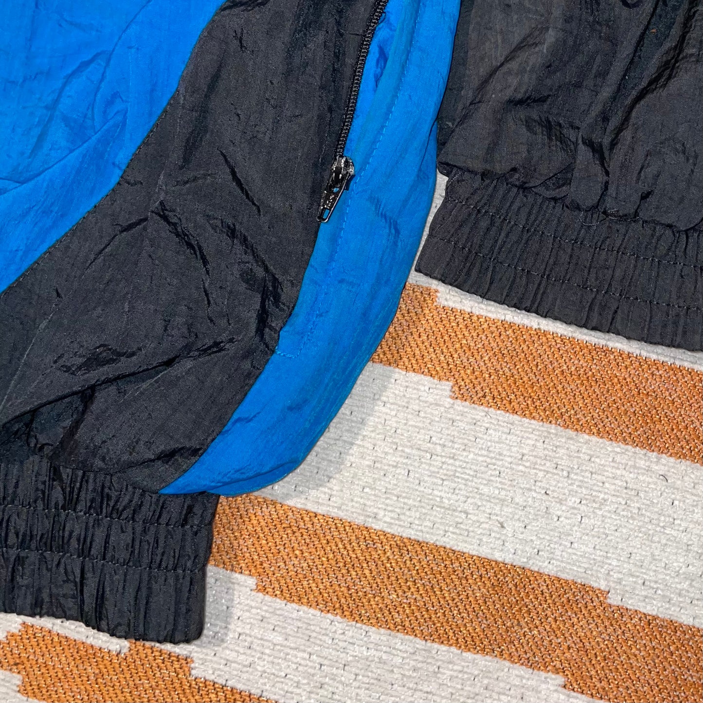 ClubRun 90s Patterned Windbreaker