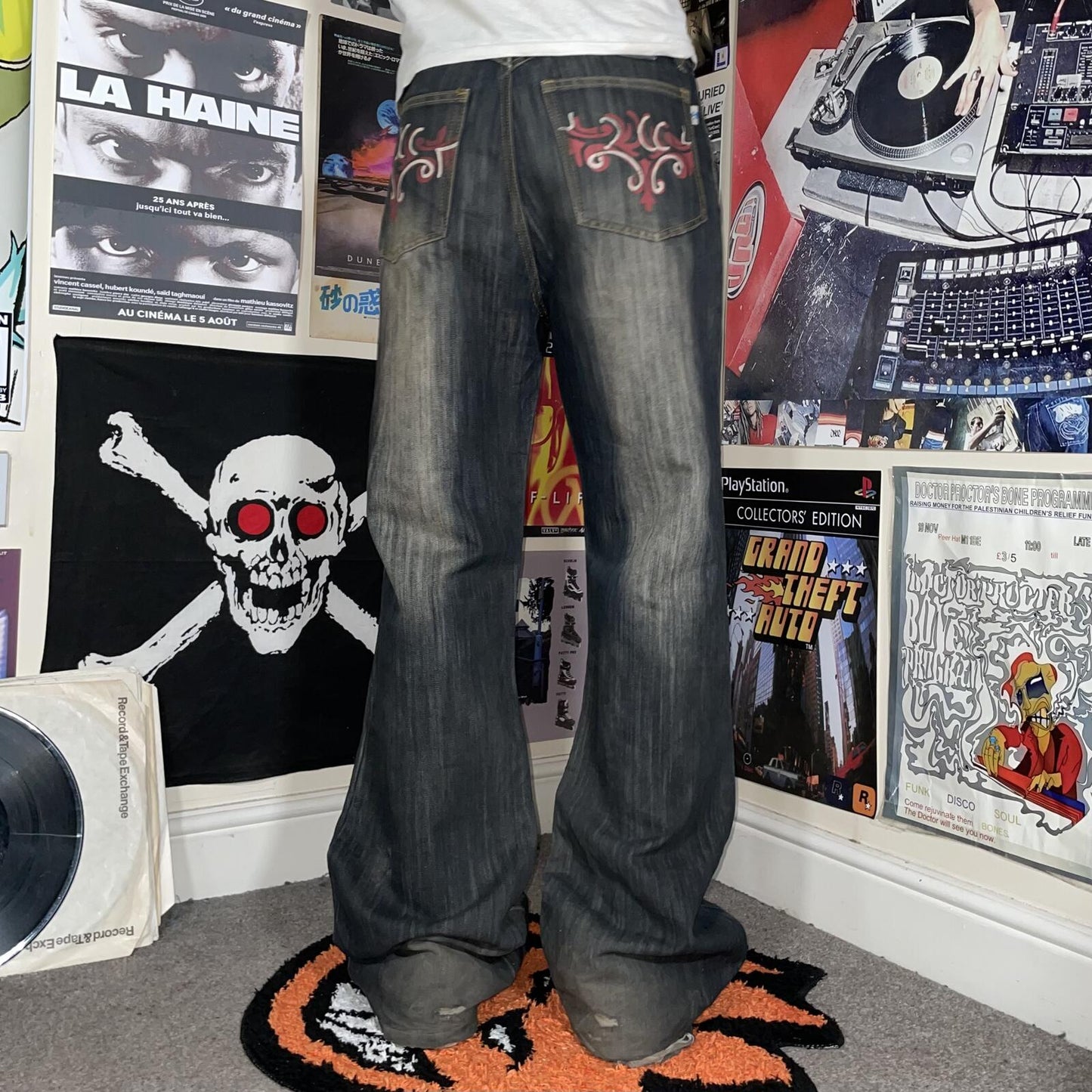 BM 00s Printed ‘Adventure’ Graphic Black Flared Jeans 32x34