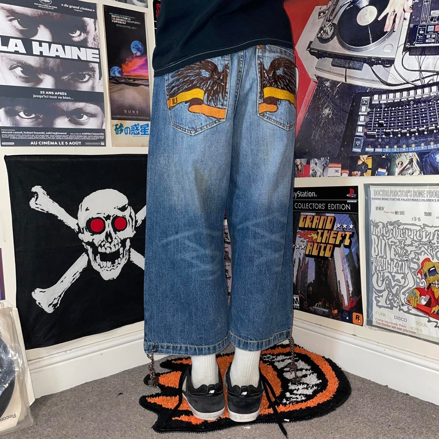 Request 00s Embroidered Wings Jorts 36x21