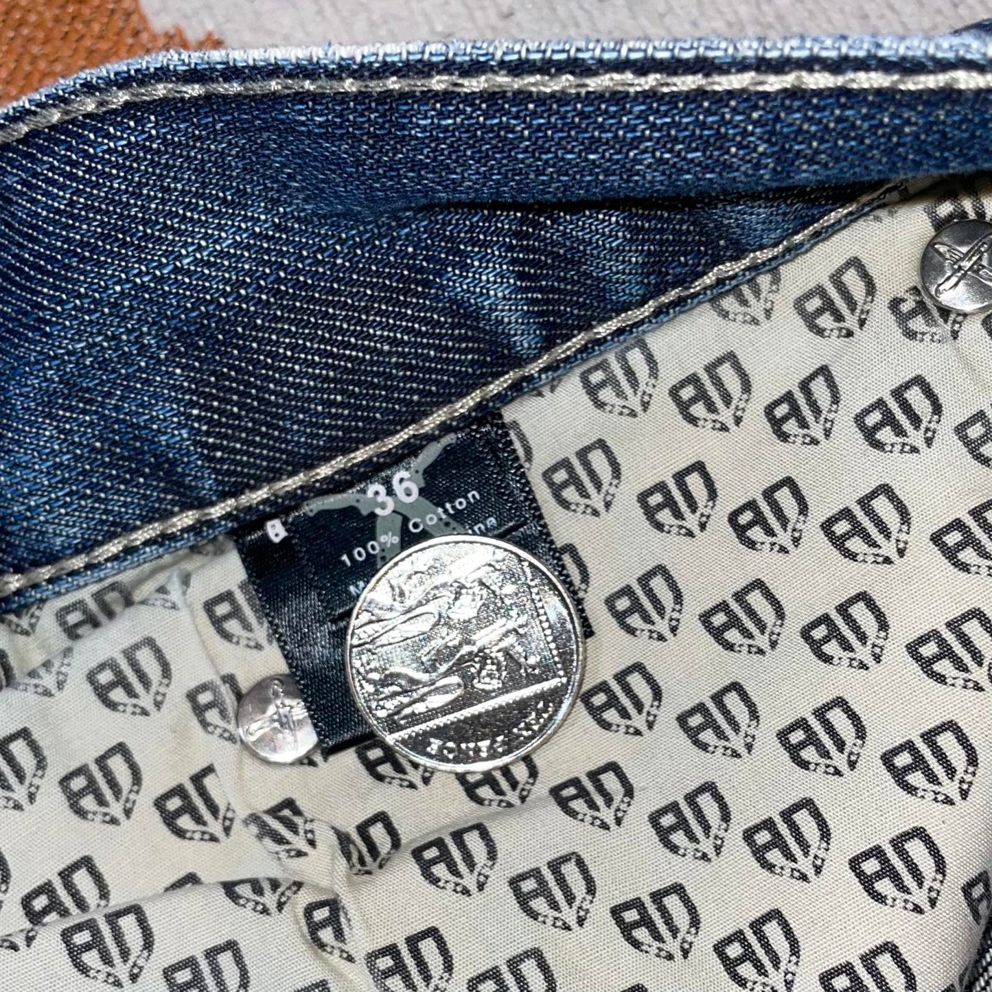 Artful Dodger 00s Embroidered Falcon Baggy Blue Jeans 38x34