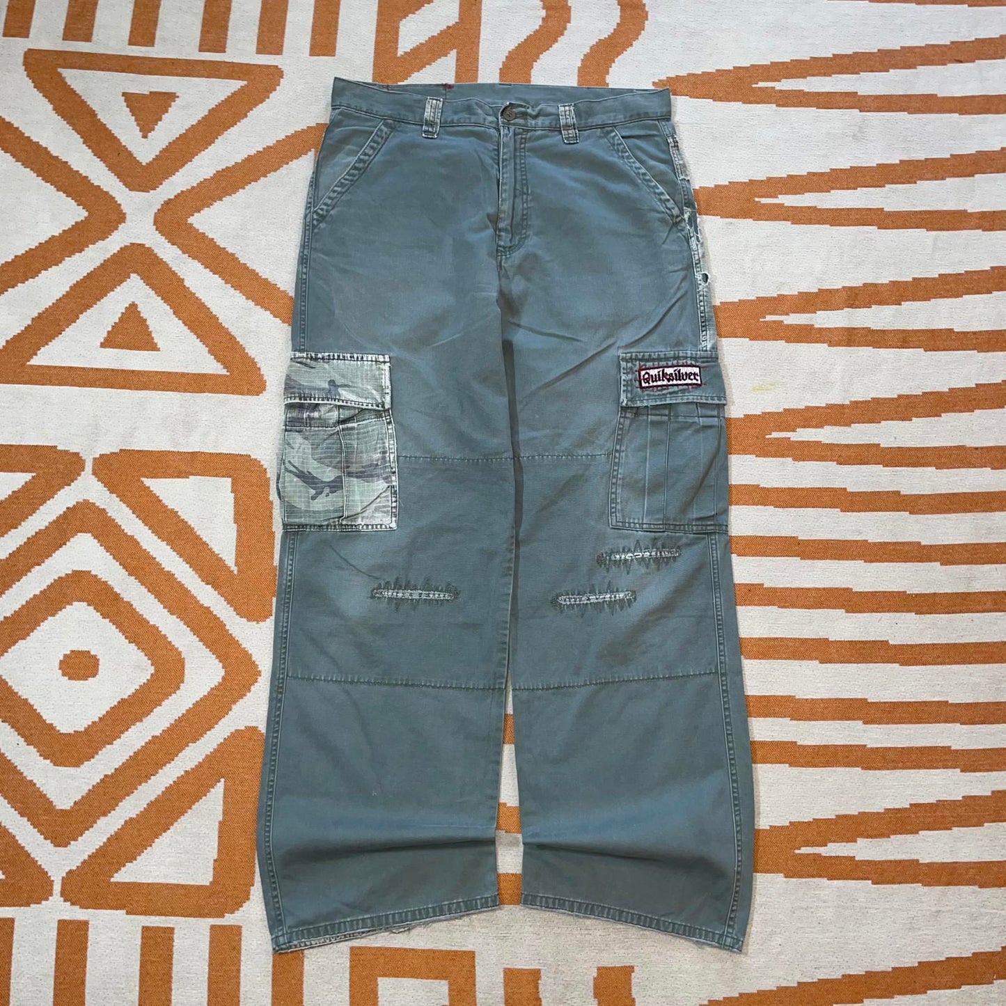 Quiksilver 90s Embroidered Camo Cargo Pants 34x32