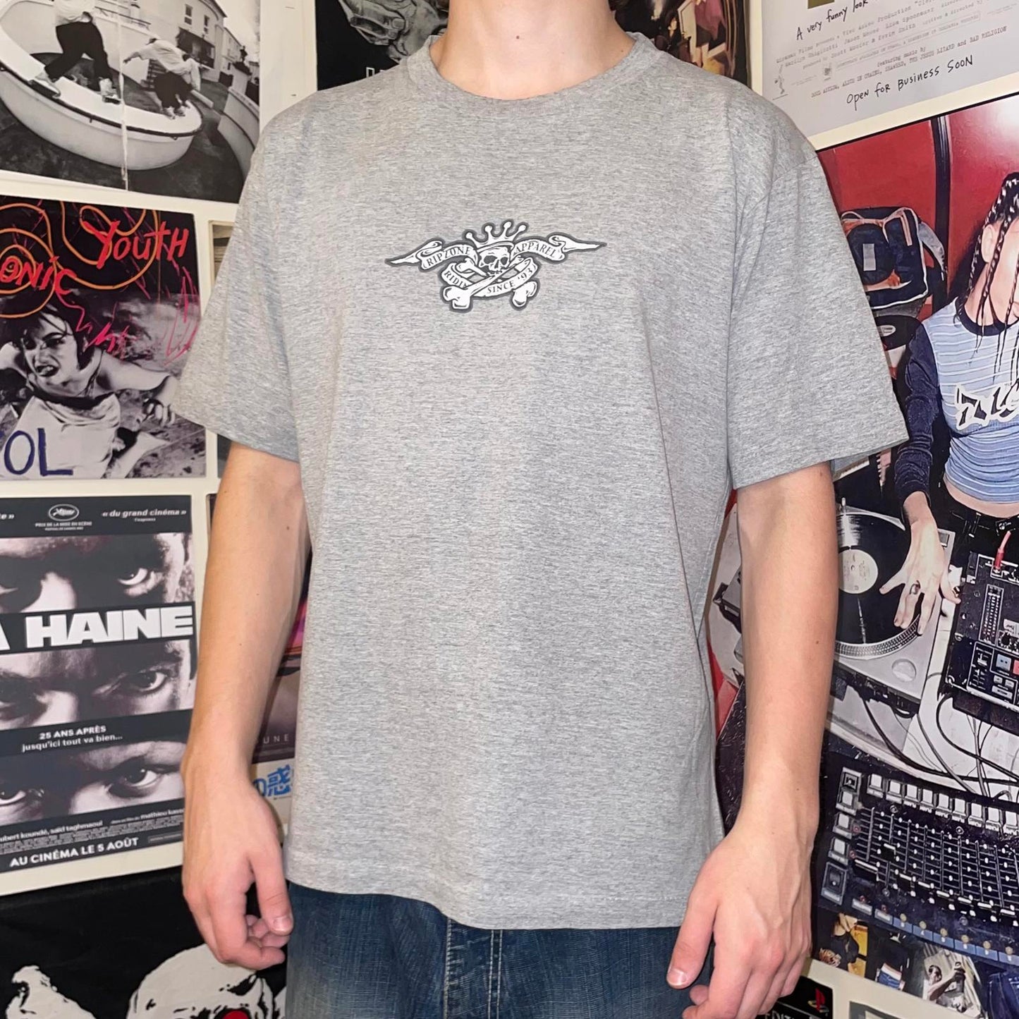 Ripzone 90s Surf Crossbones Graphic T-Shirt L