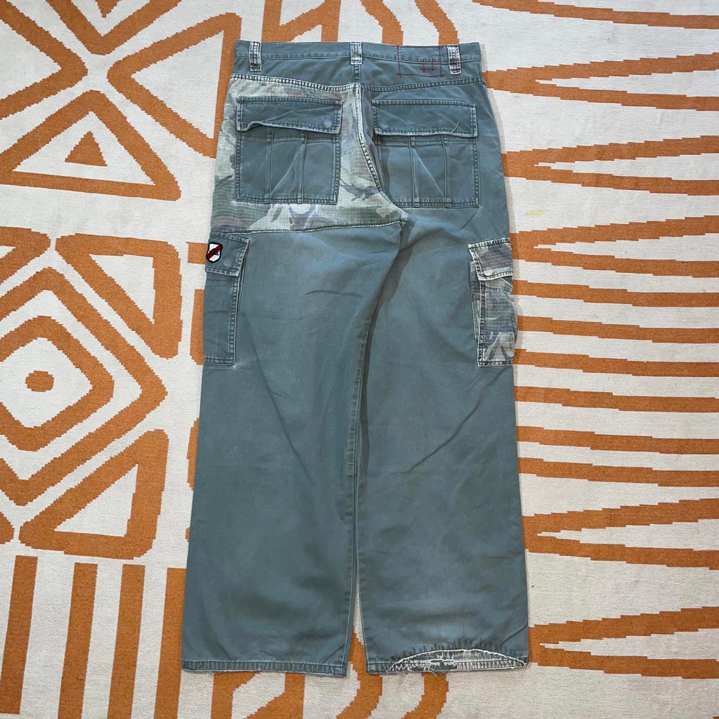 Quiksilver 90s Embroidered Camo Cargo Pants 34x32