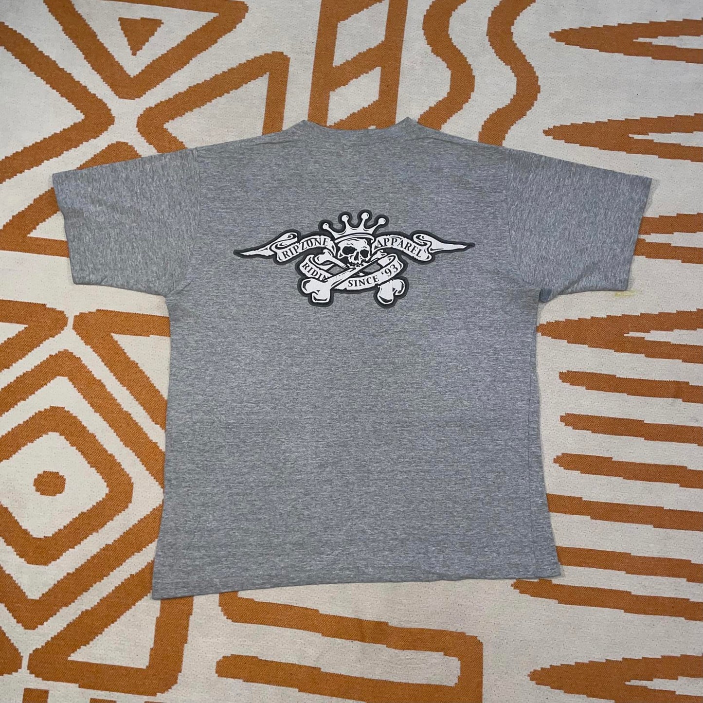 Ripzone 90s Surf Crossbones Graphic T-Shirt L