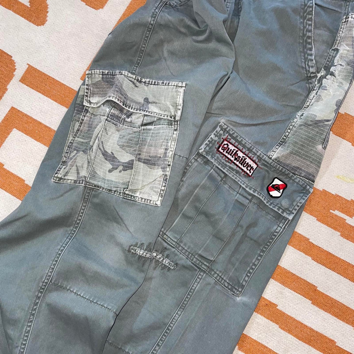 Quiksilver 90s Embroidered Camo Cargo Pants 34x32