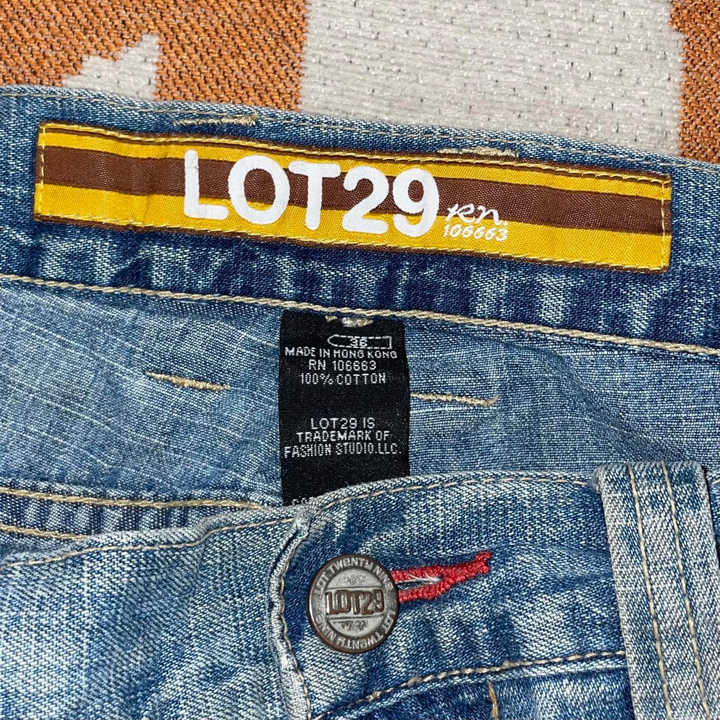 Lot 29 90s Embroidered Bugs Bunny Blue Denim Jeans 36x32