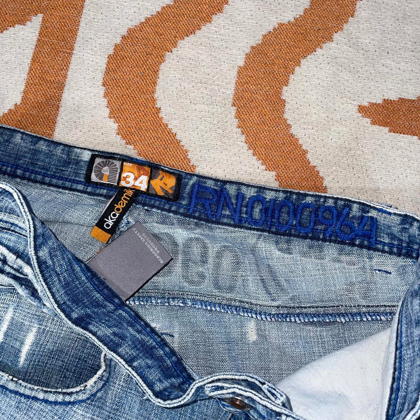 Akademiks 00s ‘Jeanius’ Printed Denim Blue Jeans 34x34