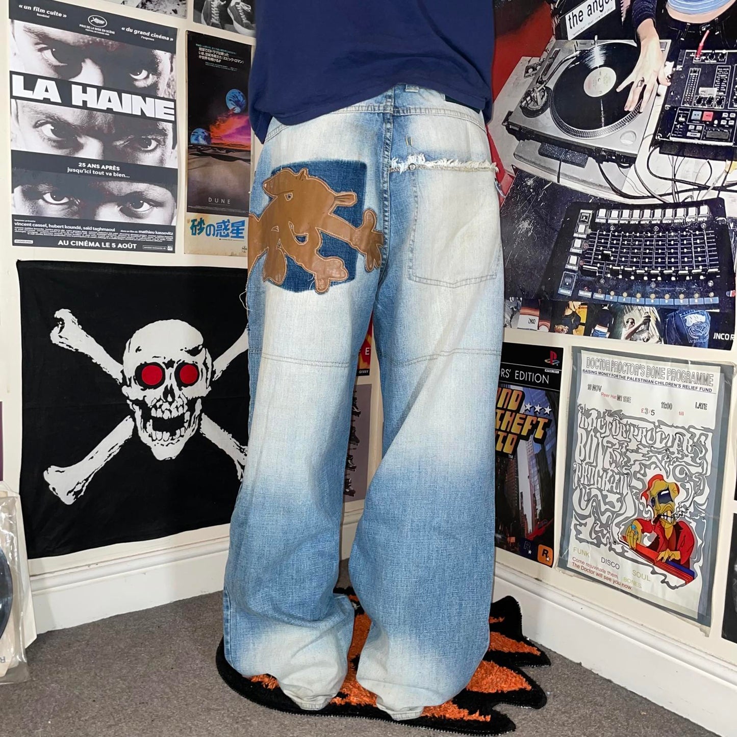 Lot 29 90s Embroidered Bugs Bunny Blue Denim Jeans 36x32