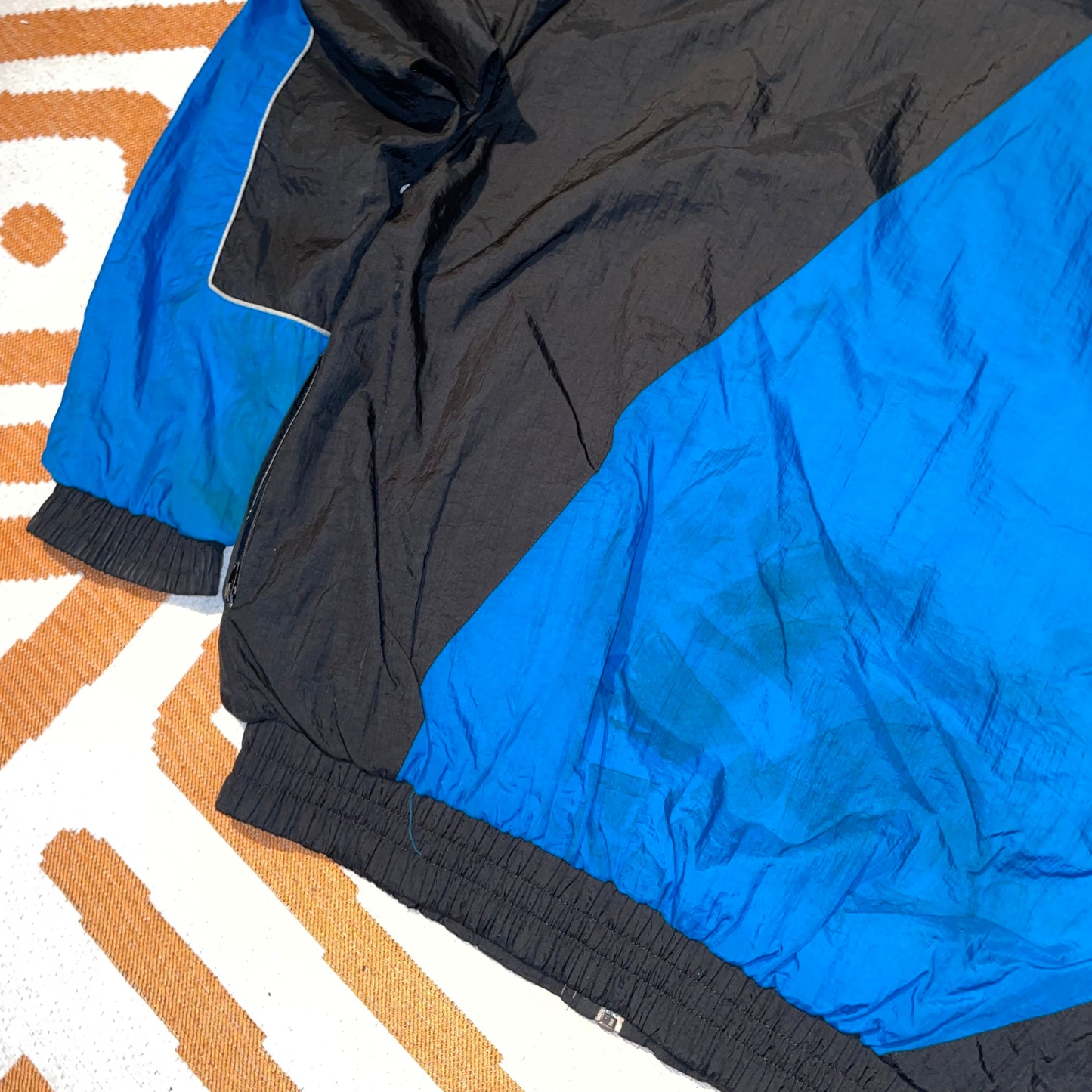 ClubRun 90s Patterned Windbreaker