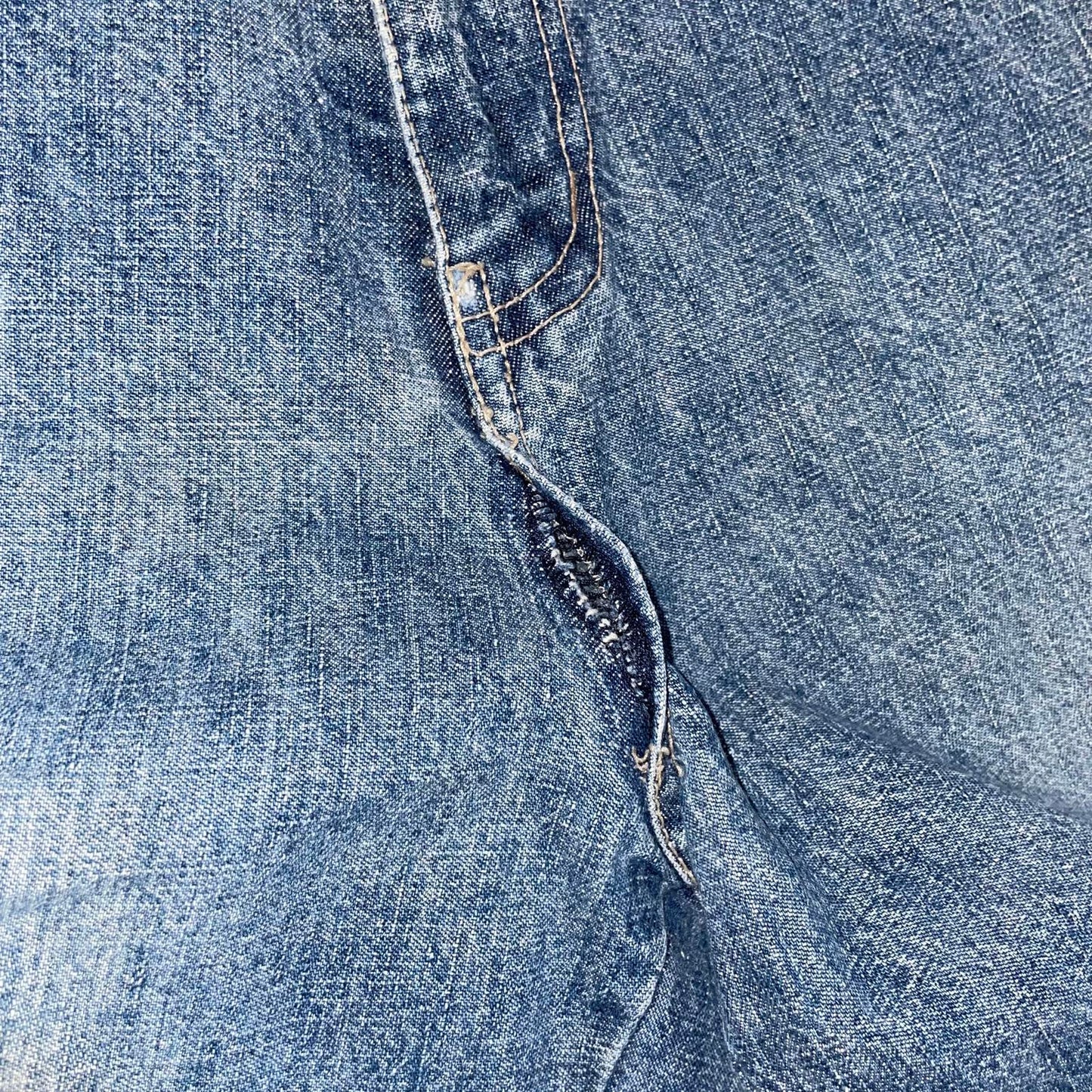 Mecca 00s Embroidered Baggy Blue Jeans 36x28