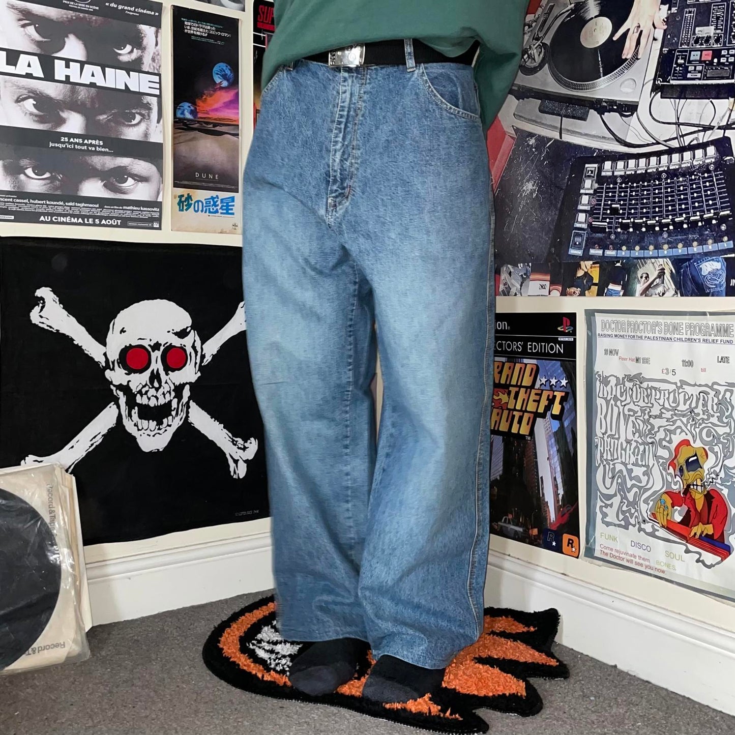 Mecca 00s Embroidered Baggy Blue Jeans 36x28