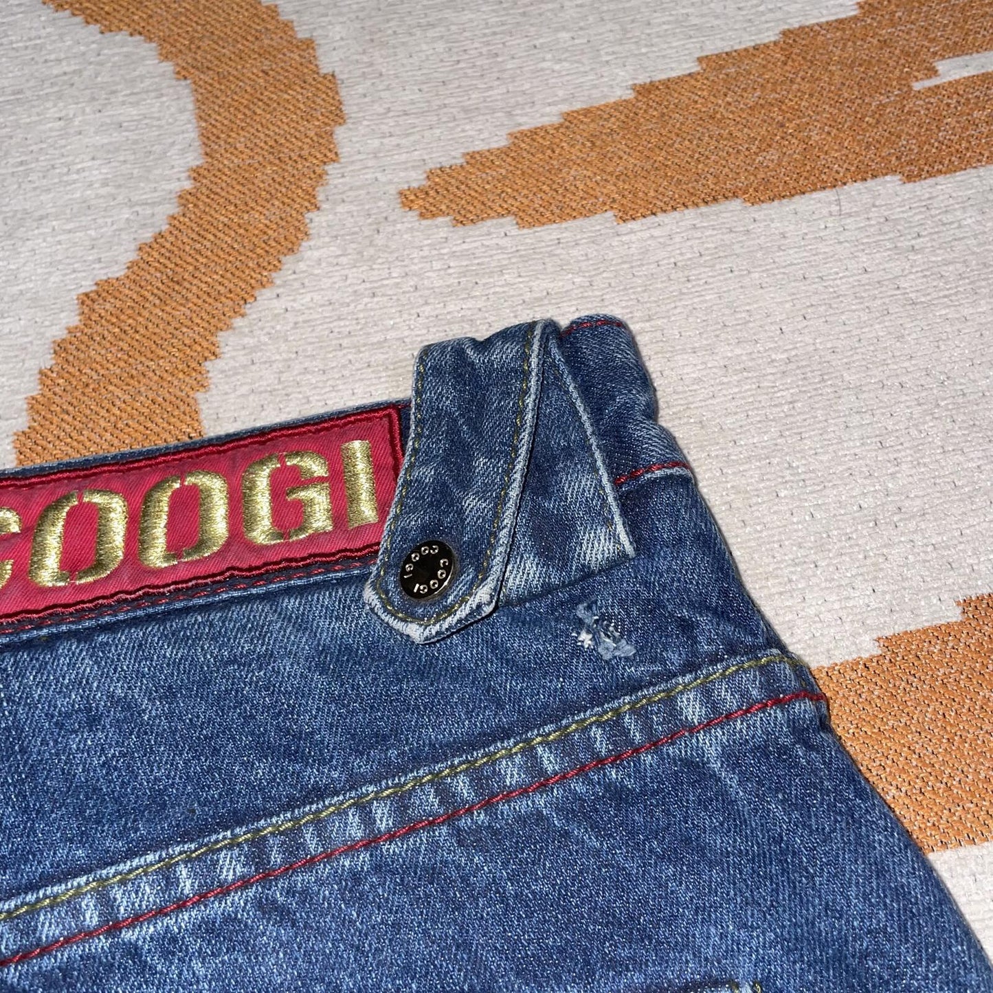 Coogi 90s Embroidered ‘Arrows’ Blue/Gold Baggy Jeans 36x32