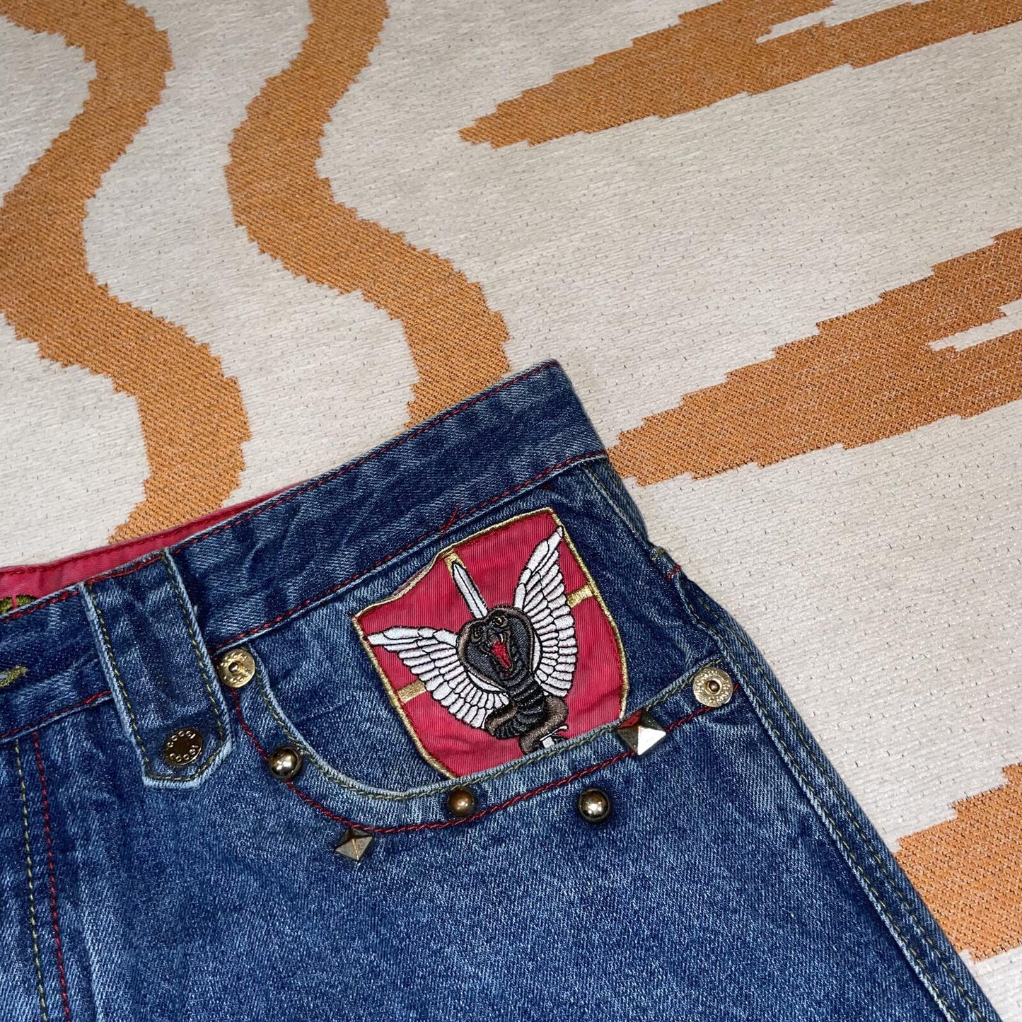 Coogi 90s Embroidered ‘Arrows’ Blue/Gold Baggy Jeans 36x32