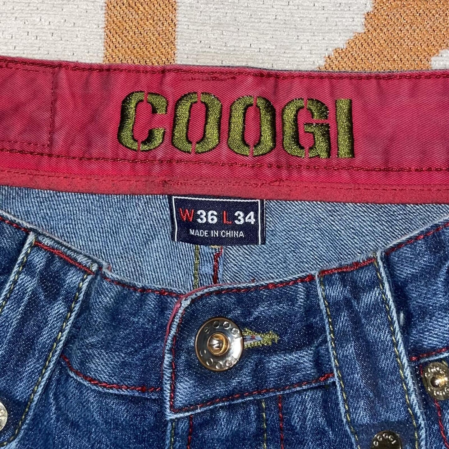 Coogi 90s Embroidered ‘Arrows’ Blue/Gold Baggy Jeans 36x32