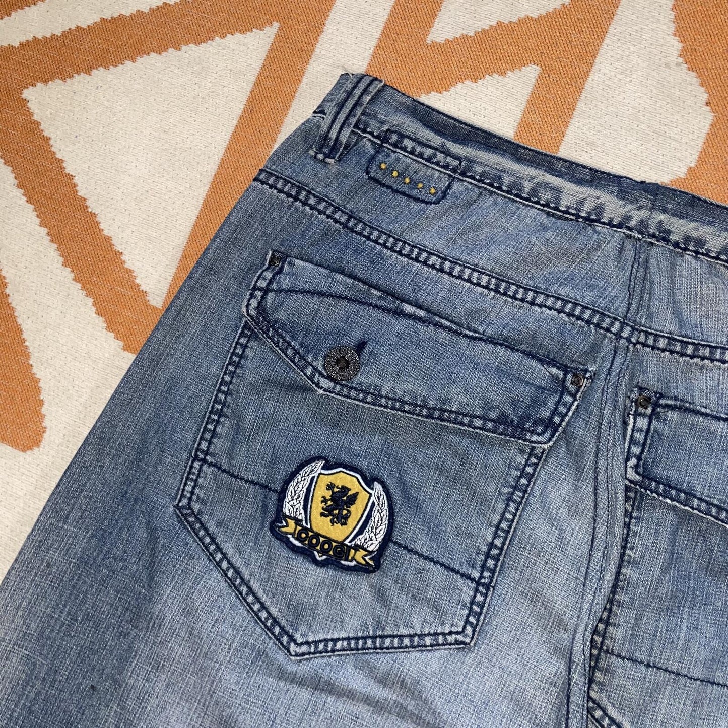 Coogi 90s Embroidered ‘Crest’ Baggy Denim Jeans 36x34