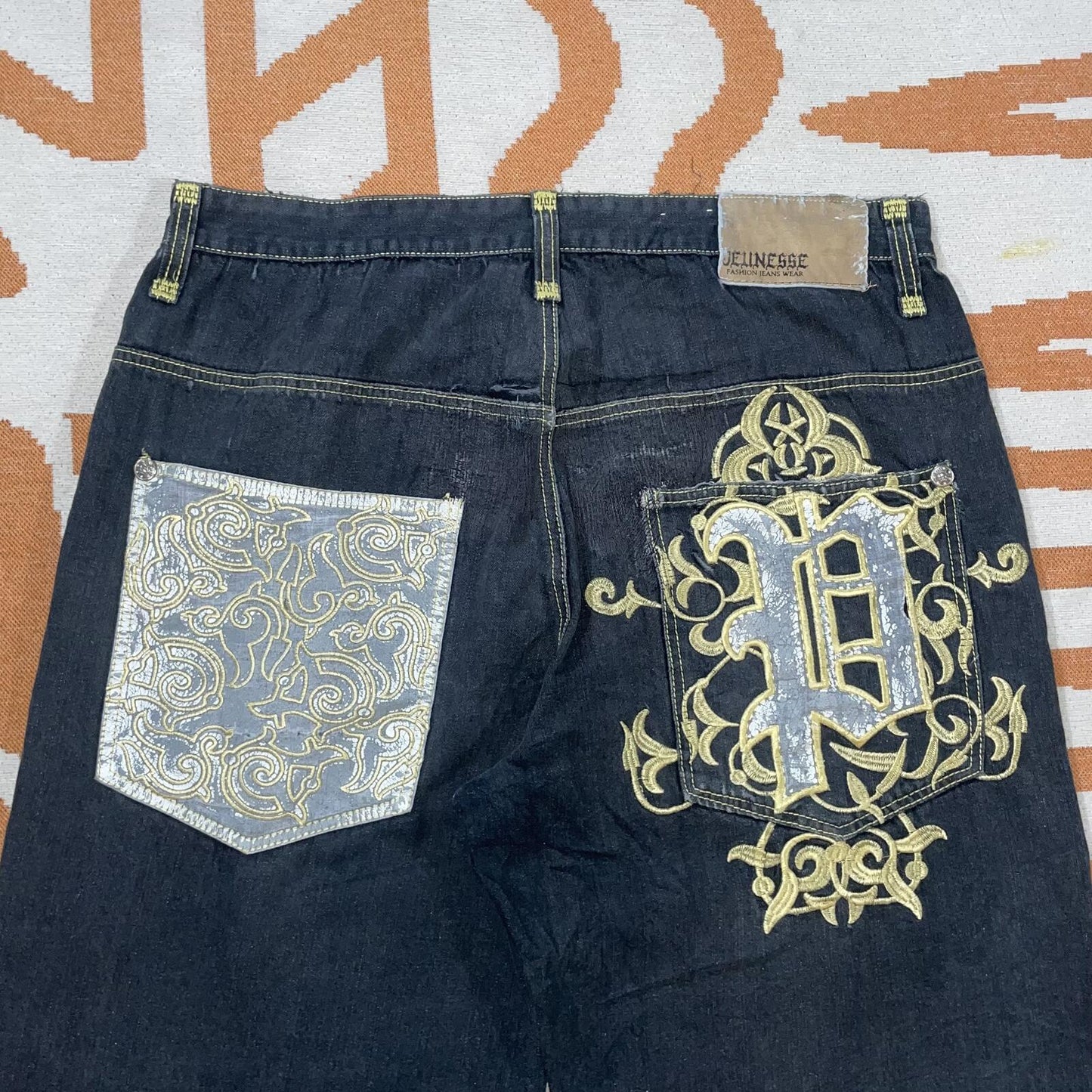 Jeunesse 00s Embroidered Gothic ‘Big P’ Black/Gold Baggy Jeans 40x31