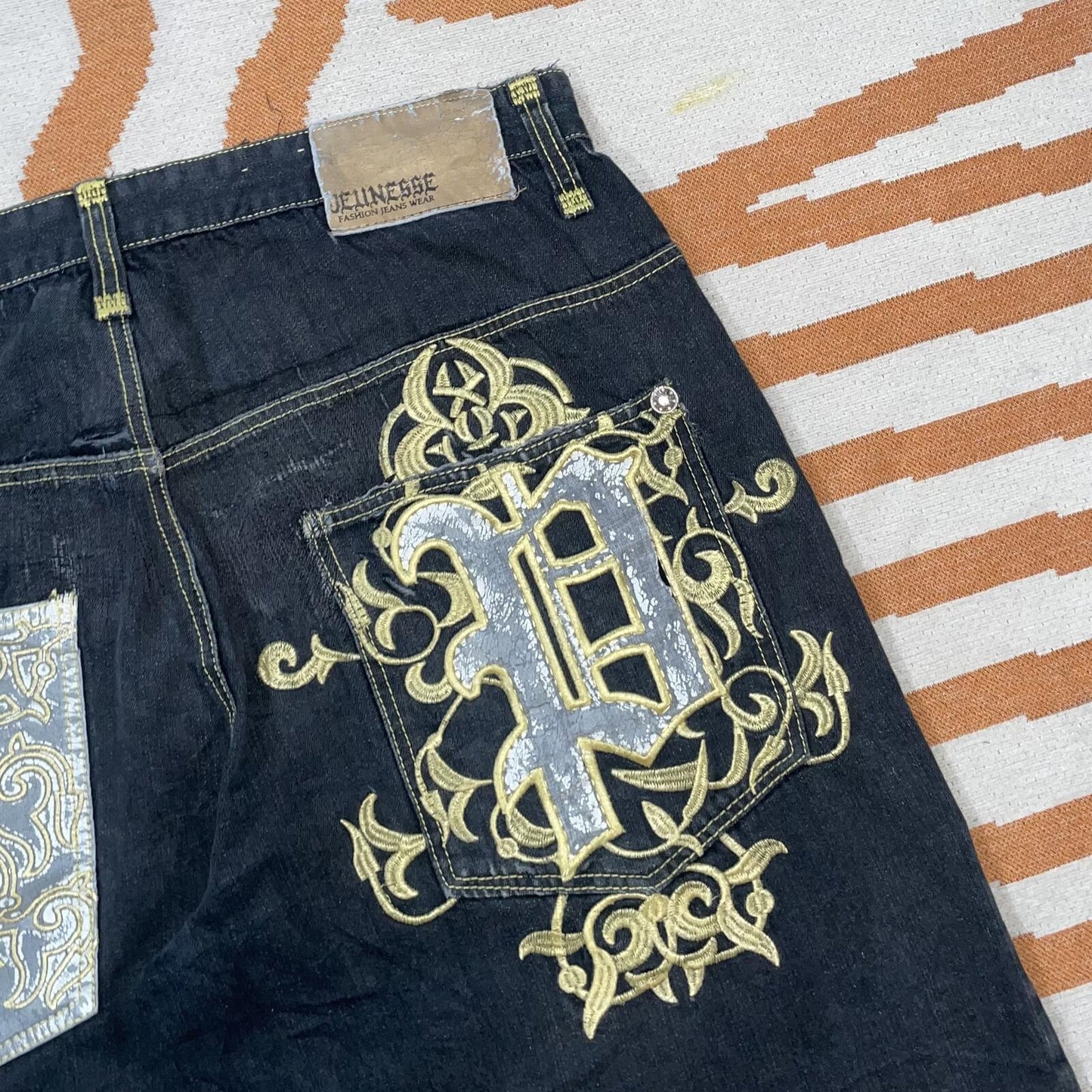 Jeunesse 00s Embroidered Gothic ‘Big P’ Black/Gold Baggy Jeans 40x31