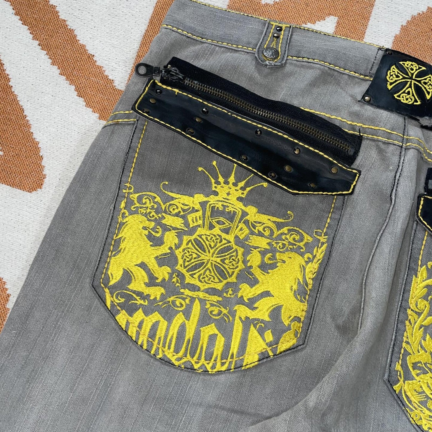 Competition 00s Embroidered Grey/Gold ‘Crests’ Baggy Jeans 40x32