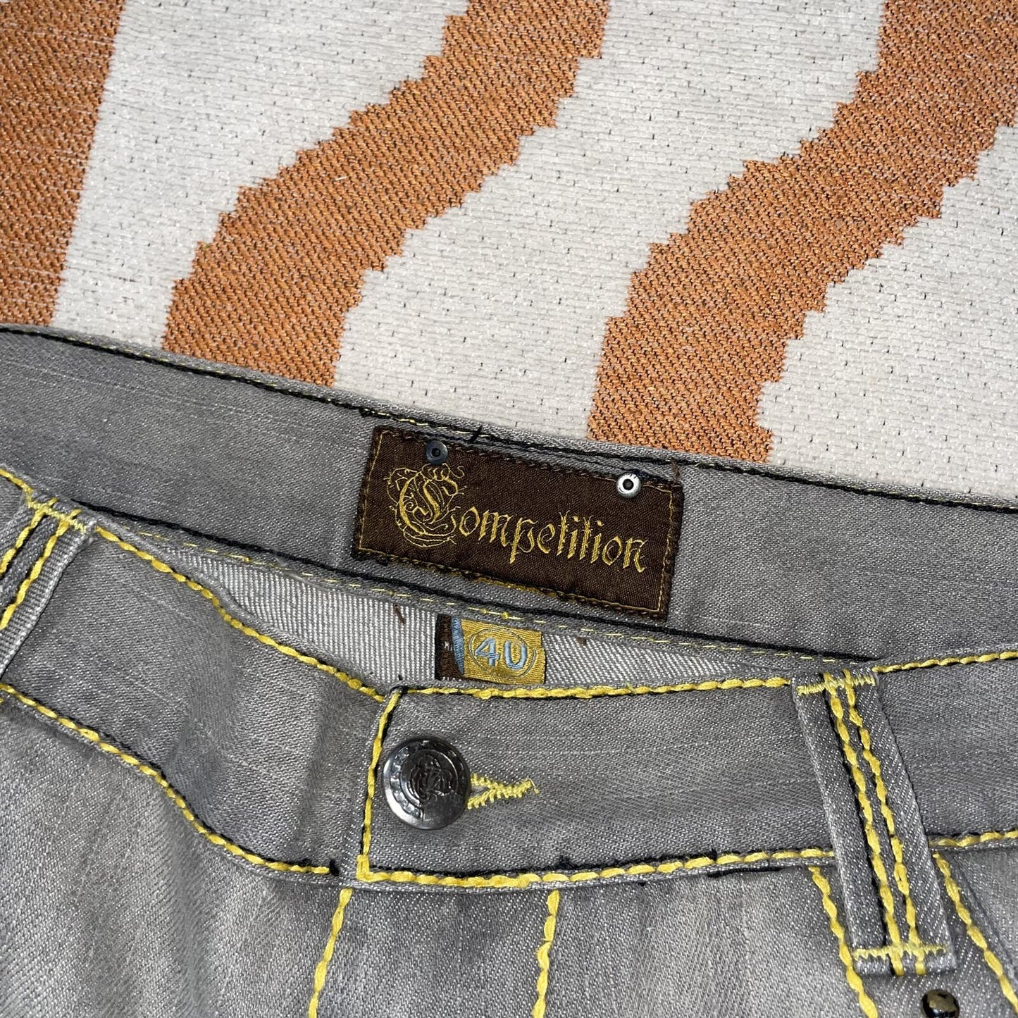 Competition 00s Embroidered Grey/Gold ‘Crests’ Baggy Jeans 40x32