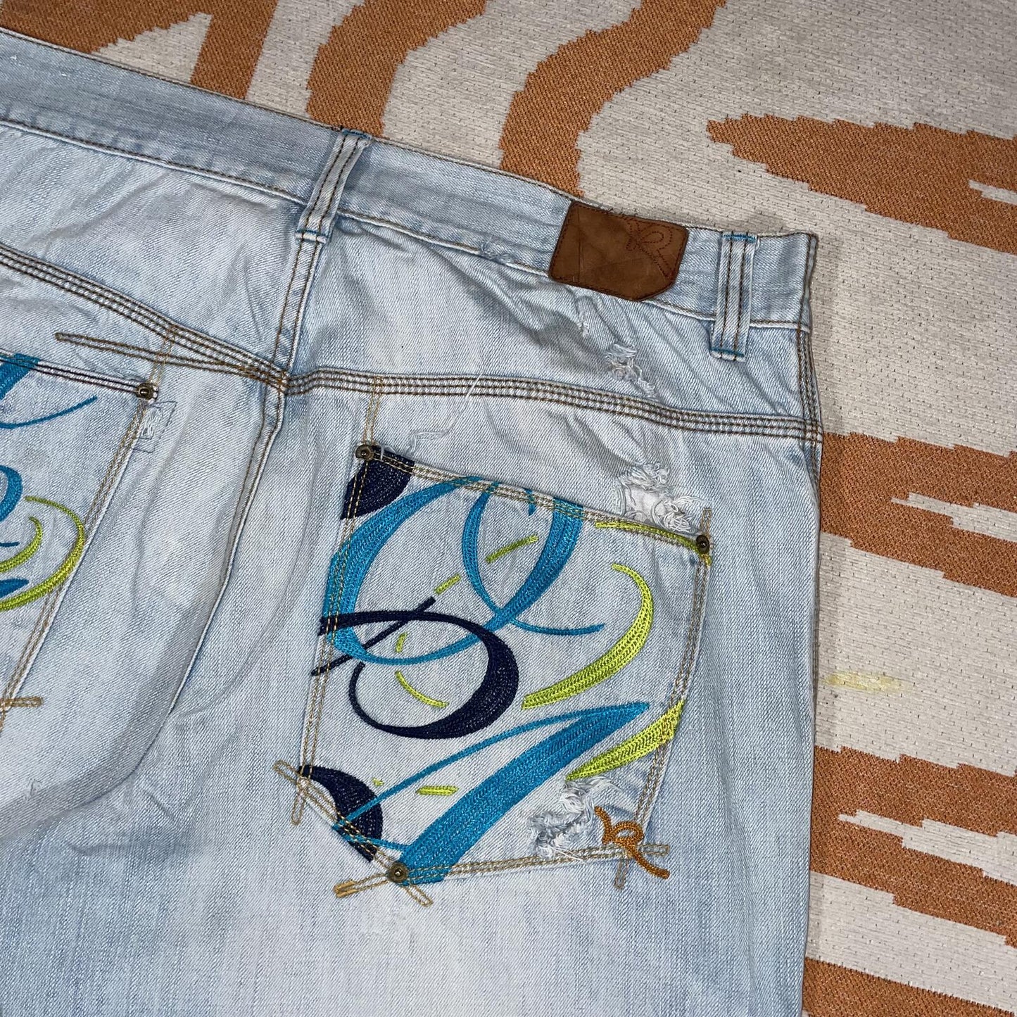 Rocawear 90s Embroidered 'Cursive' Baggy Jeans 38x34