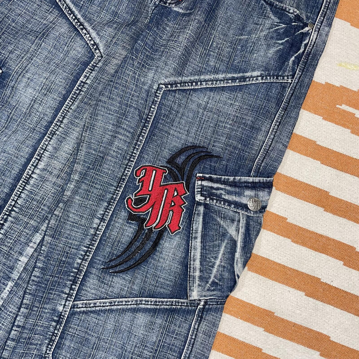 Dognose 90s Embroidered ‘Grind’ Cargo Jeans 32x31