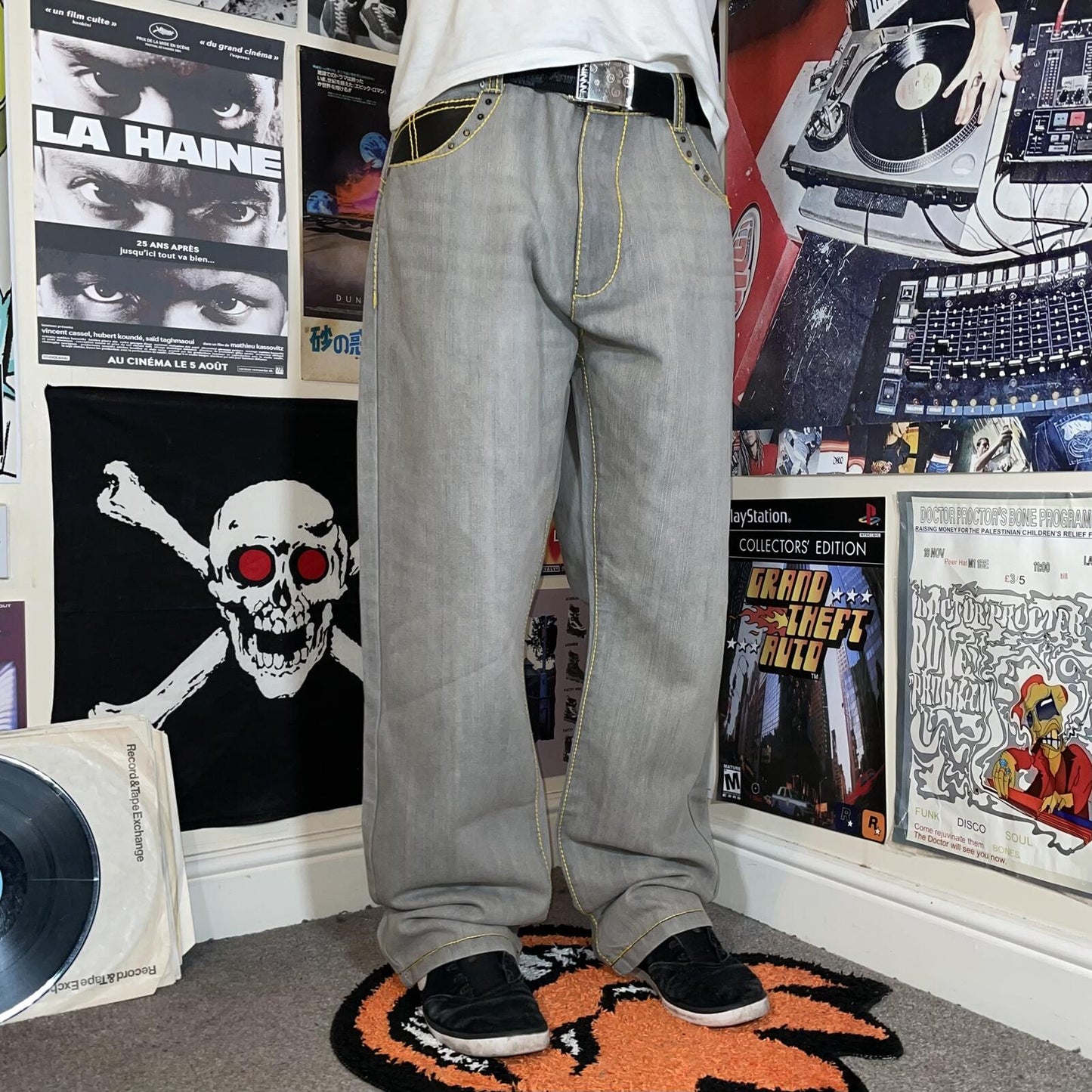 Competition 00s Embroidered Grey/Gold ‘Crests’ Baggy Jeans 40x32
