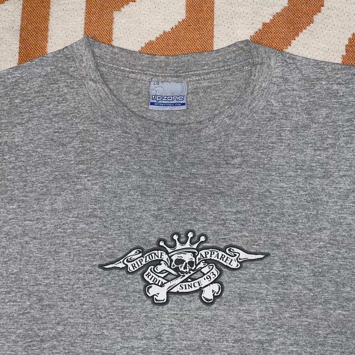 Ripzone 90s Surf Crossbones Graphic T-Shirt L