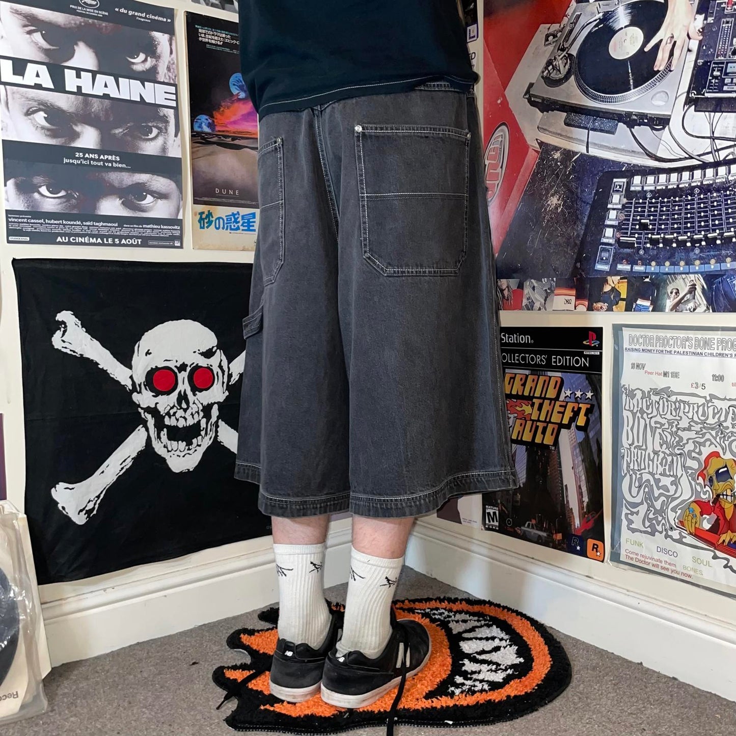 Shadow Boy 90s Embroidered Baggy Jorts 42x15