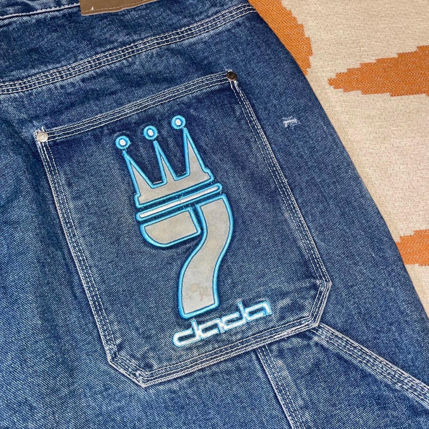 Dada 00s Baggy Embroidered Jorts 38x18