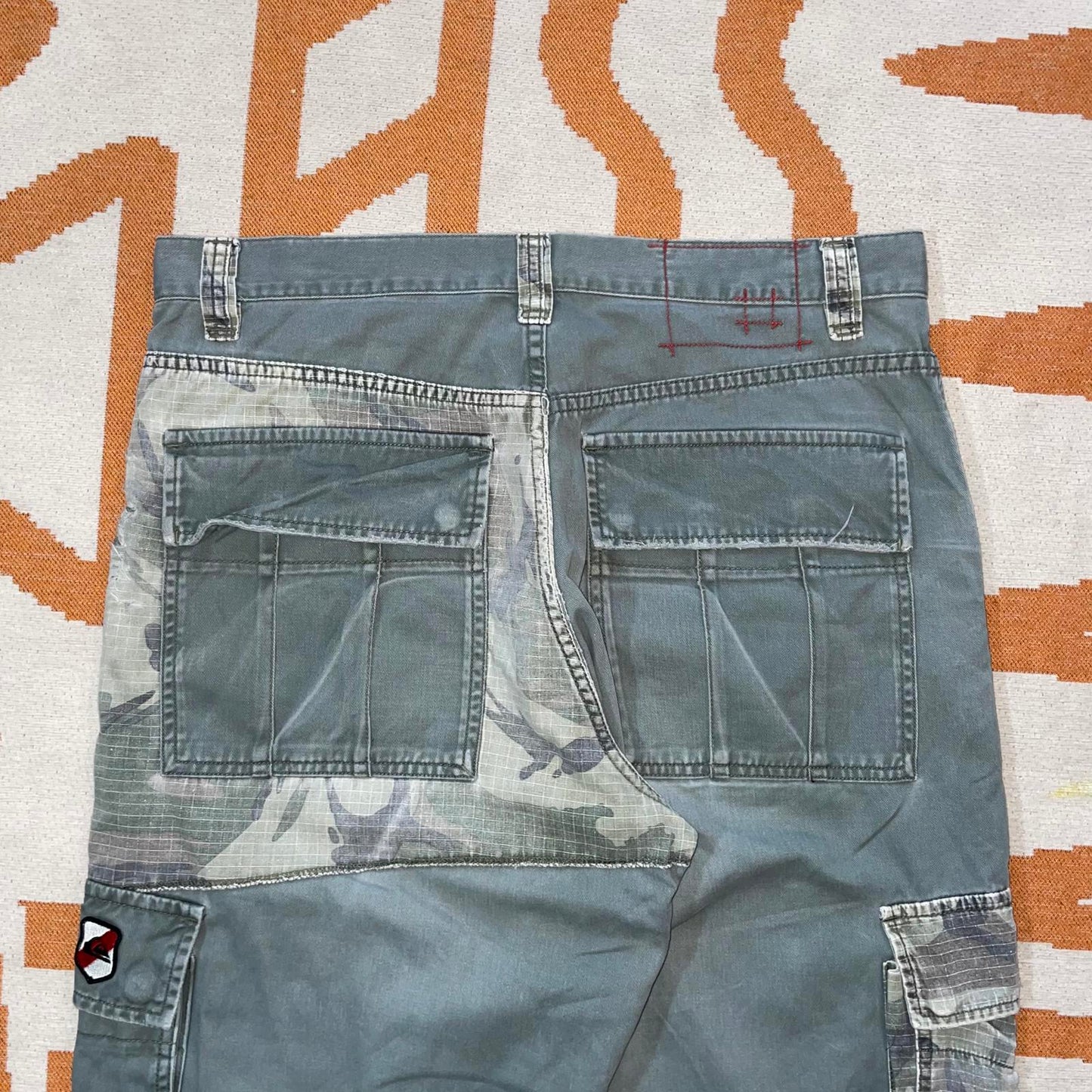 Quiksilver 90s Embroidered Camo Cargo Pants 34x32