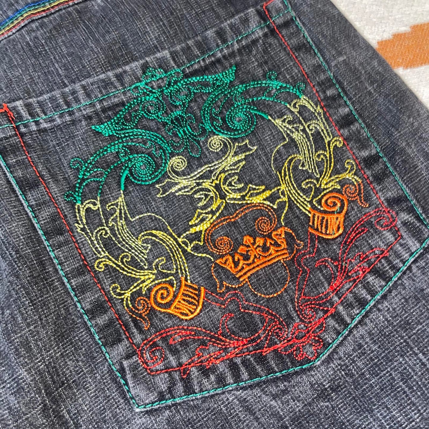 Dodeca 00s Embroidered Baggy Jorts 40x11