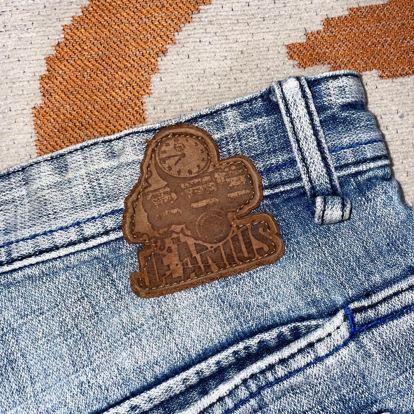 Akademiks 00s ‘Jeanius’ Printed Denim Blue Jeans 34x34