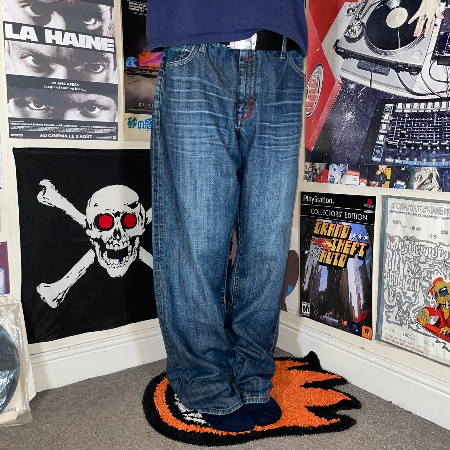 Artful Dodger 00s Embroidered Falcon Baggy Blue Jeans 38x34