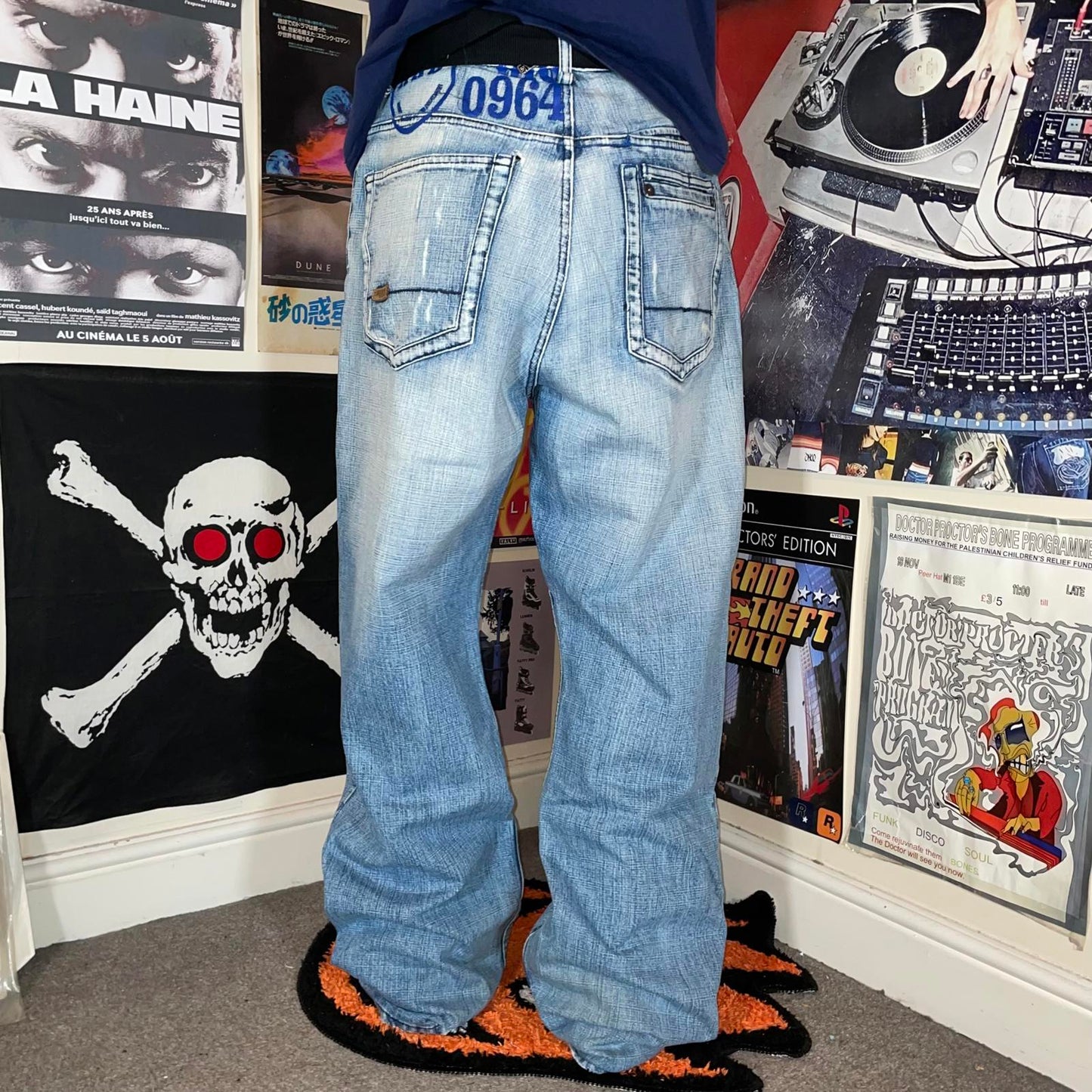 Akademiks 00s ‘Jeanius’ Printed Denim Blue Jeans 34x34