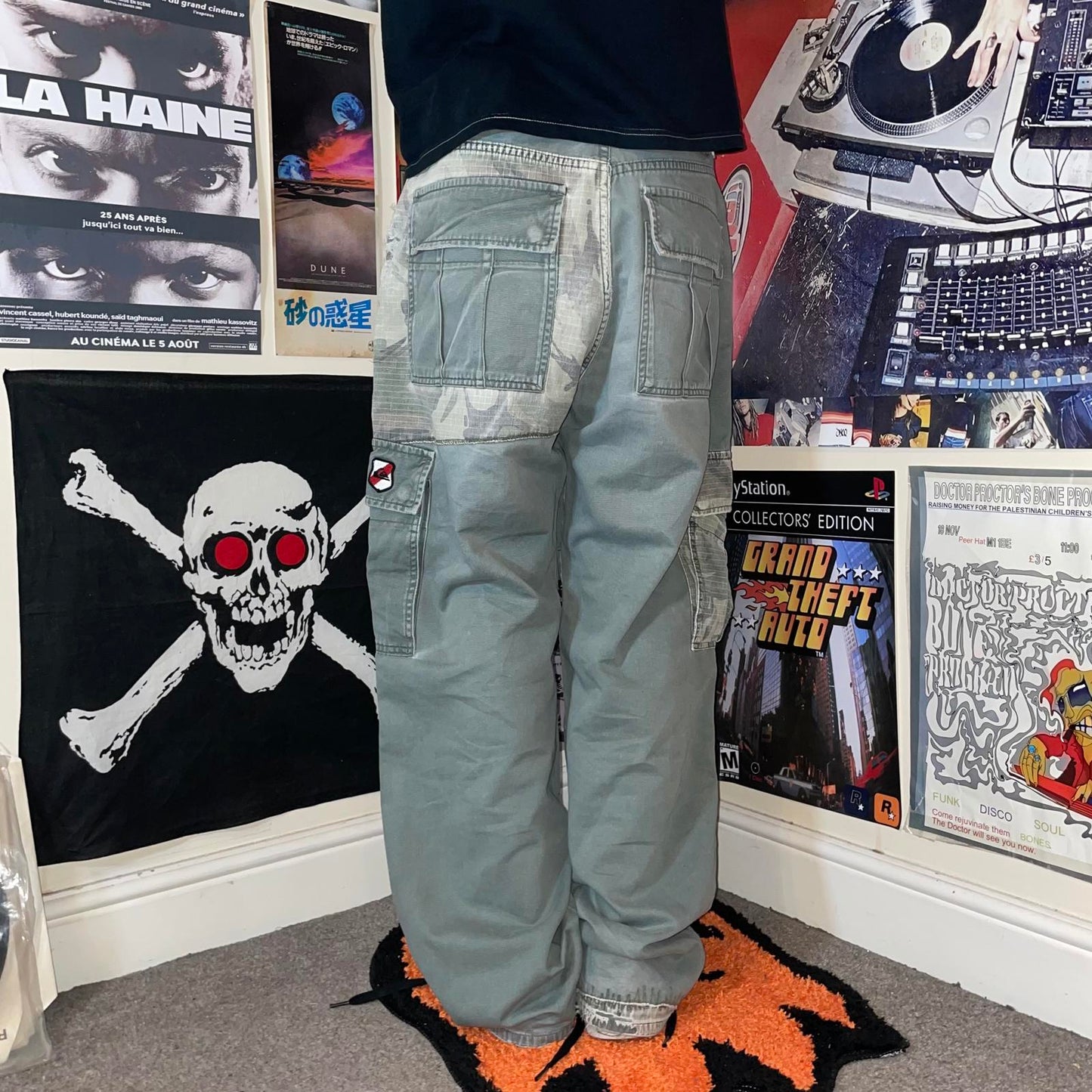 Quiksilver 90s Embroidered Camo Cargo Pants 34x32