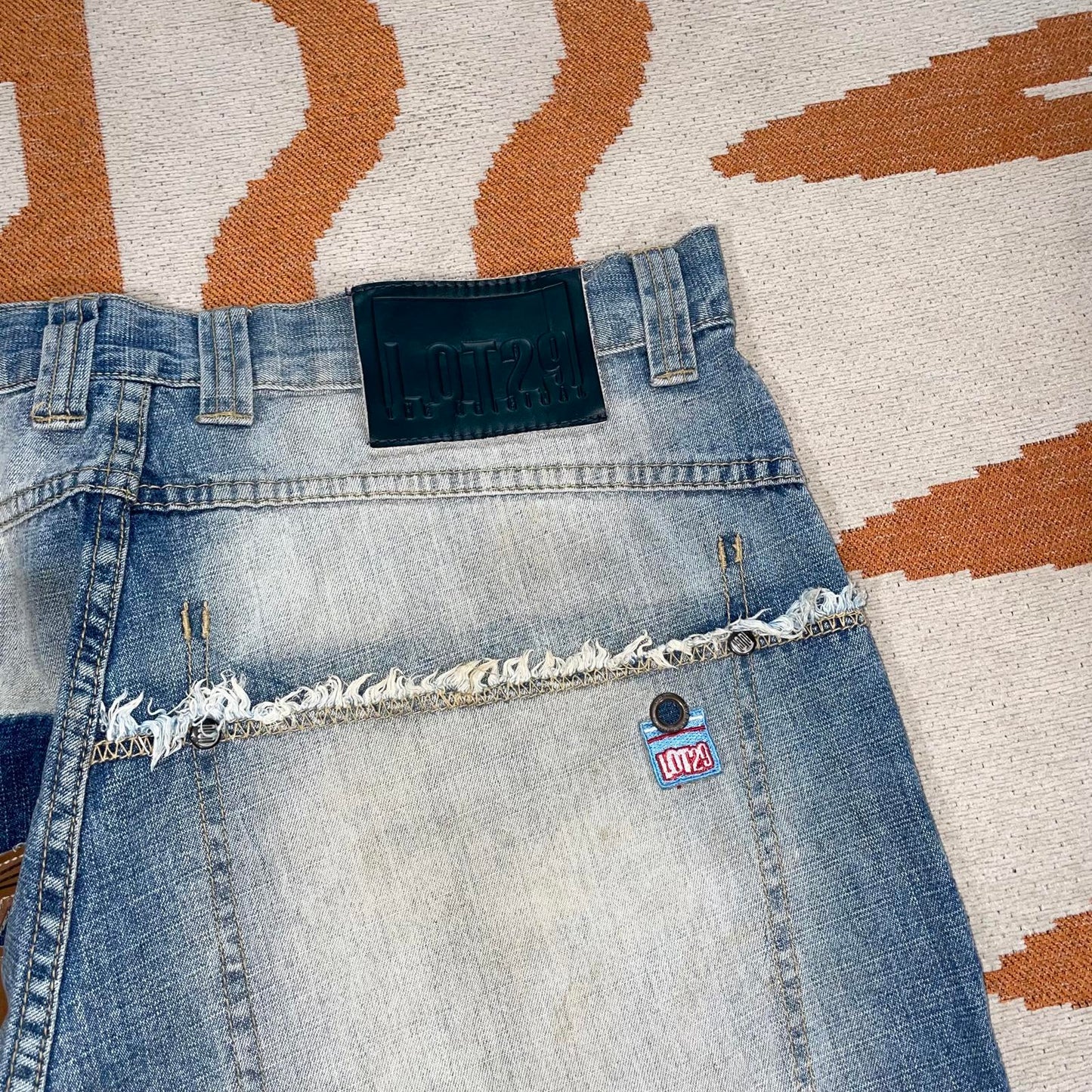 Lot 29 90s Embroidered Bugs Bunny Blue Denim Jeans 36x32